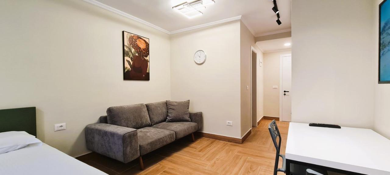 2V1 - Center Apartment 3 Tirana Eksteriør billede